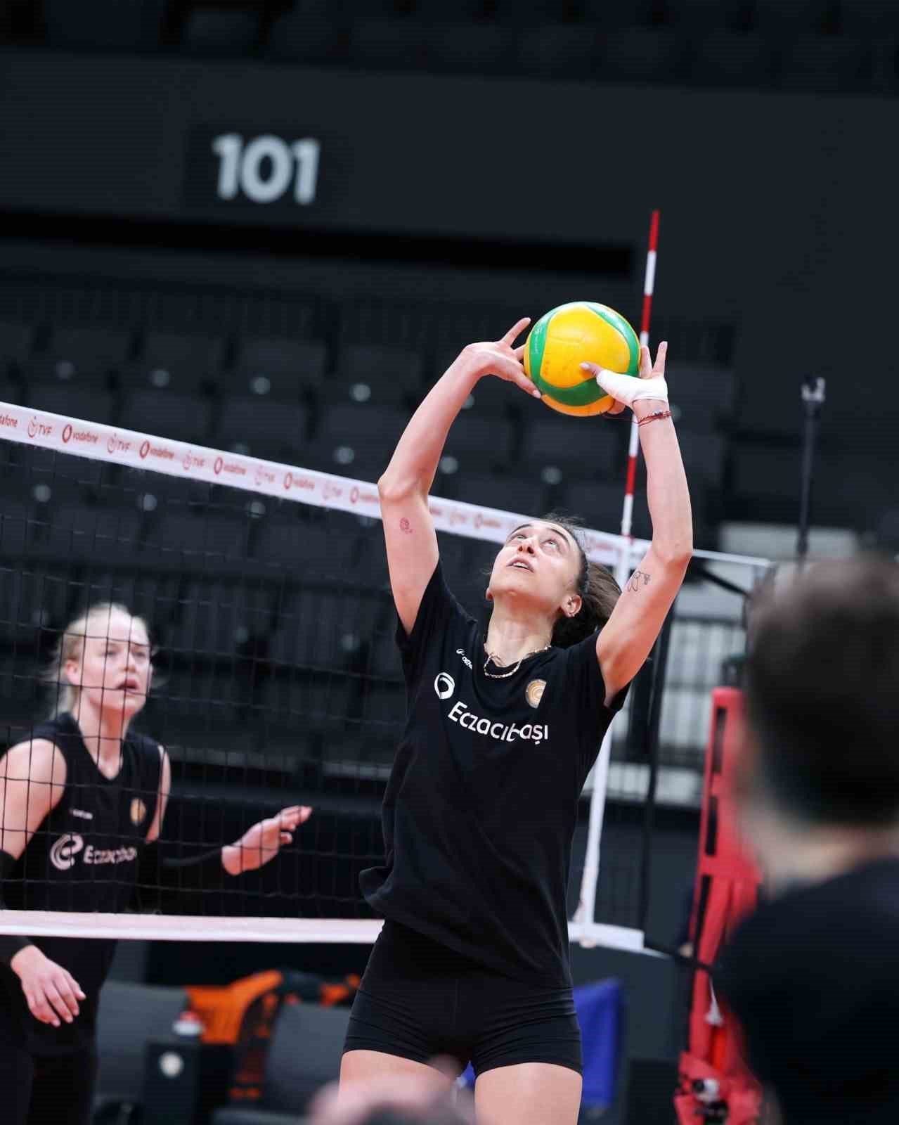 Eczacıbaşı Dynavit, yarı final ilk maçına çıkıyor