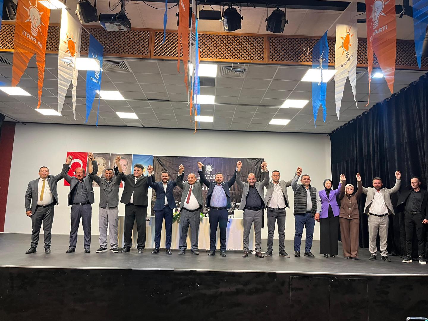 AK Parti Havran’da Gövde Gösterisi Yaptı: CHP’den Dikkat Çeken Katılımlar!