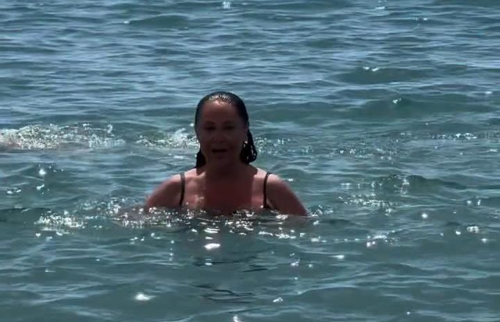 Hülya Avşar Ayvalık’ta Deniz Sezonunu Açtı