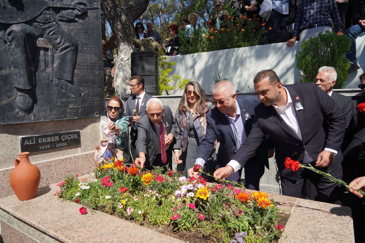 Ali Ekber Çiçek Edremit’teki kabri başında  anıldı