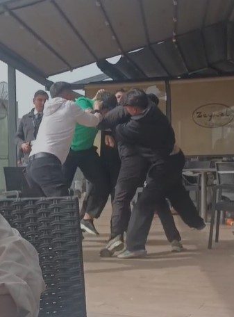 Ankara’da tartıştığı yaşıtını darbeden çocuk kamerada