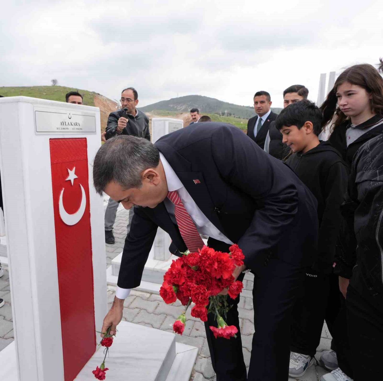 Bakan Tekin: “İçişleri Bakanlığımız, bütün okullarımızda çocuklarımızın güvenli bir biçimde eğitimlerine devam etmesi için çalışmalarını devam ettiriyor”