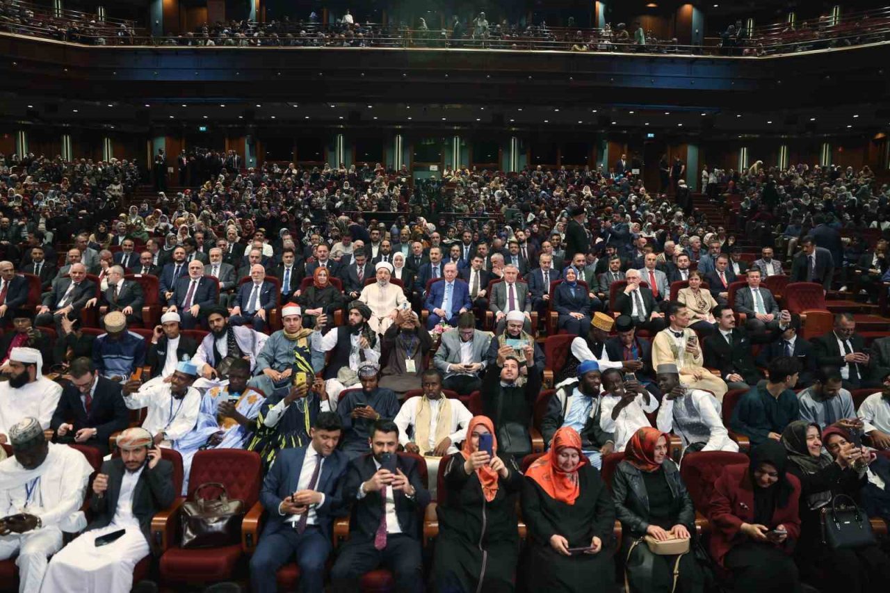 Cumhurbaşkanı Erdoğan: “Müslümanlar olarak zorlu ve sancılı bir dönemden geçiyoruz”