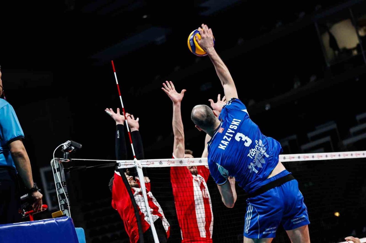 Efeler Ligi: Halkbank: 2 – Spor Toto: 3
