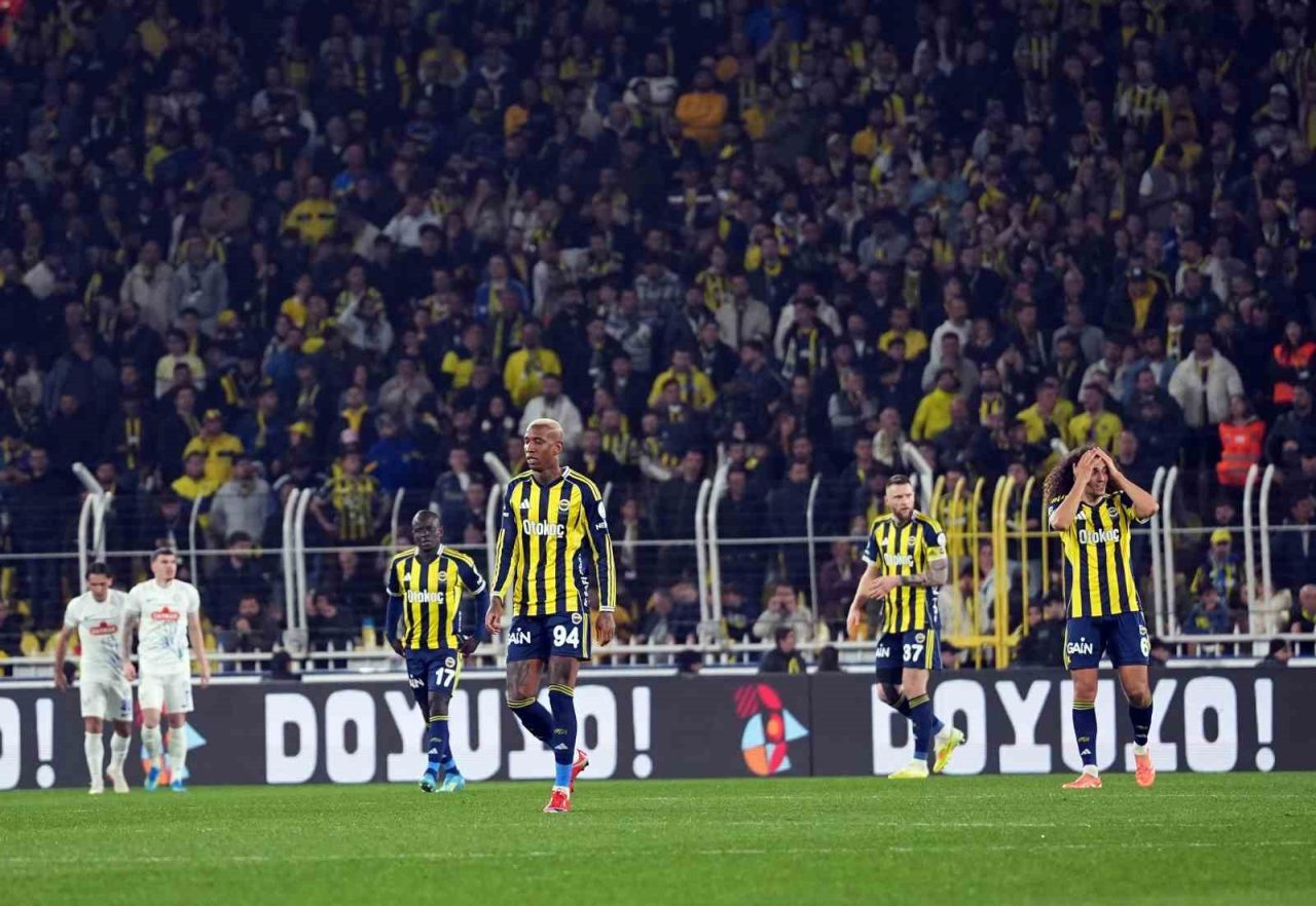 Fenerbahçe, derbiye puan kaybıyla gidiyor