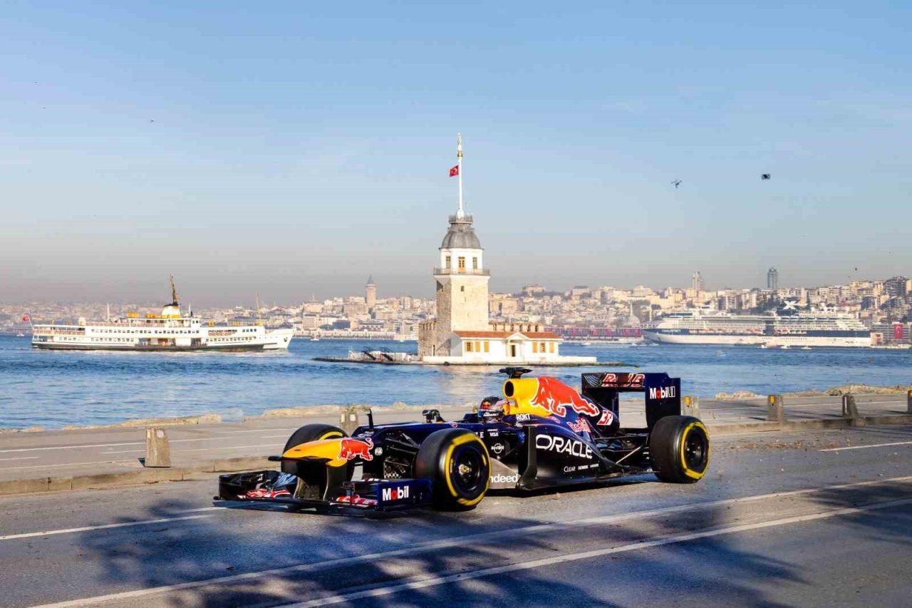 Formula 1 heyecanı 5 yıl sonra İstanbul sokaklarına taşındı