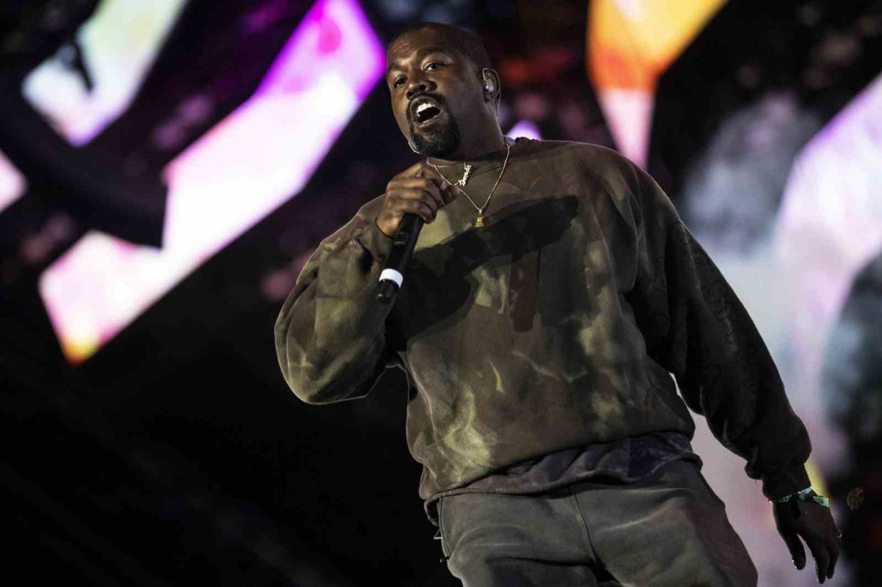 Kanye West’ten dünya rekoru: 150 milyonluk sahnede 100 bin kişiye konser verecek