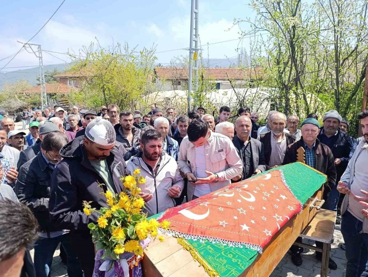 Kazada hayatını kaybetti, karnındaki çocuğu ile toprağa verildi