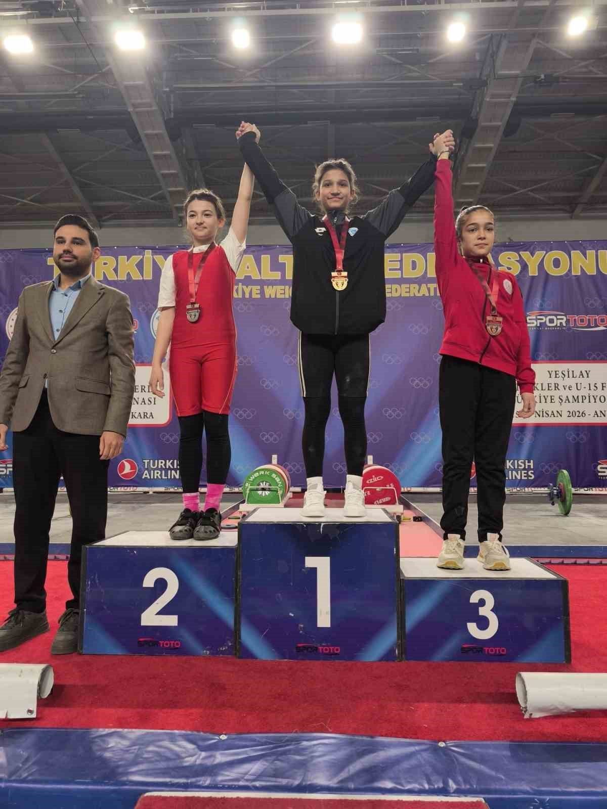 Pursaklar Belediyespor sporcusu Zümra Yurtseven, U15 Türkiye Halter Şampiyonası’nda şampiyonu oldu