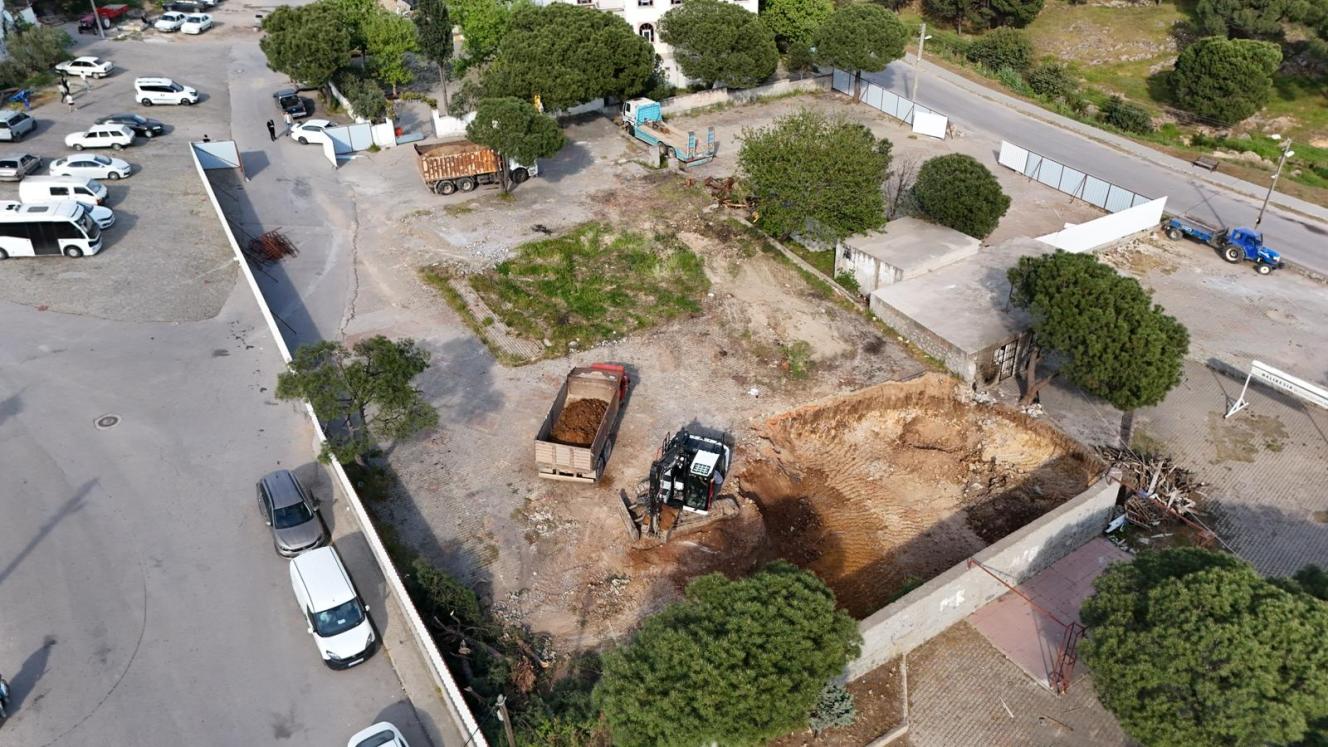 Ayvalık’ta Eski Şantiye Alanı Sosyal Yaşam Merkezine Dönüşüyor