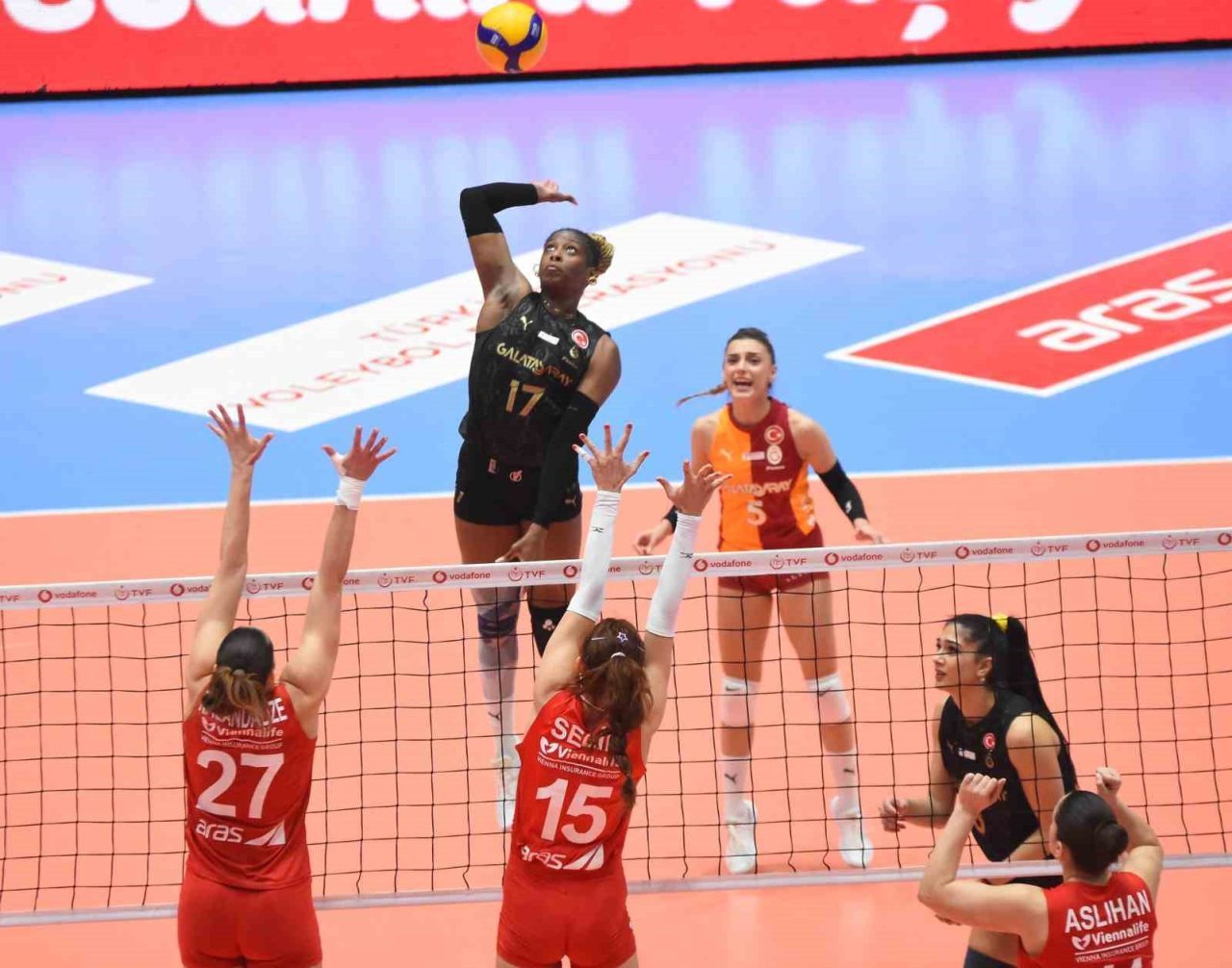 Sultanlar Ligi: Aras Kargo: 1 – Galatasaray: 3
