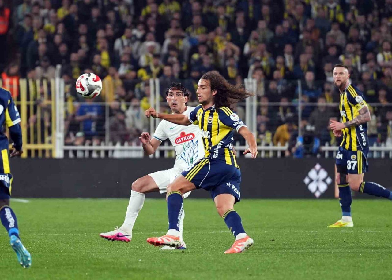 Trendyol Süper Lig: Fenerbahçe: 0 – Çaykur Rizespor: 0 (İlk yarı)