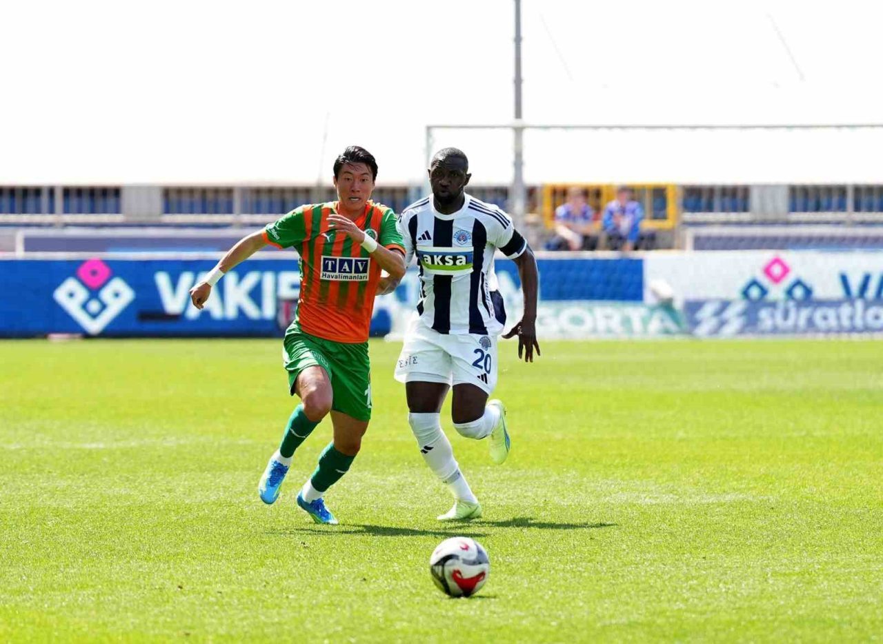 Trendyol Süper Lig: Kasımpaşa: 0 – Corendon Alanyaspor: 0 (İlk yarı)