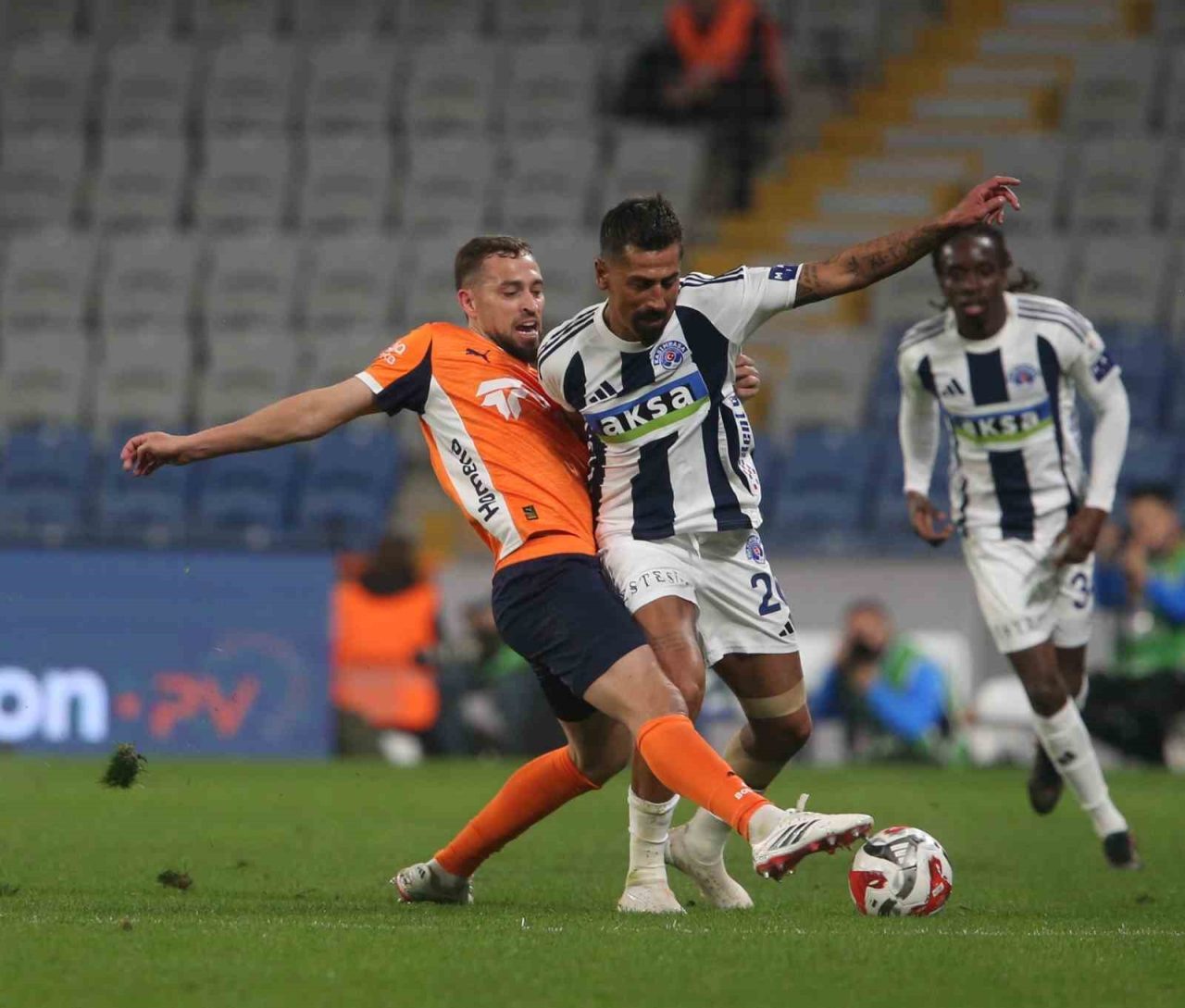 Trendyol Süper Lig: RAMS Başakşehir: 2 – Kasımpaşa: 0 (İlk yarı)