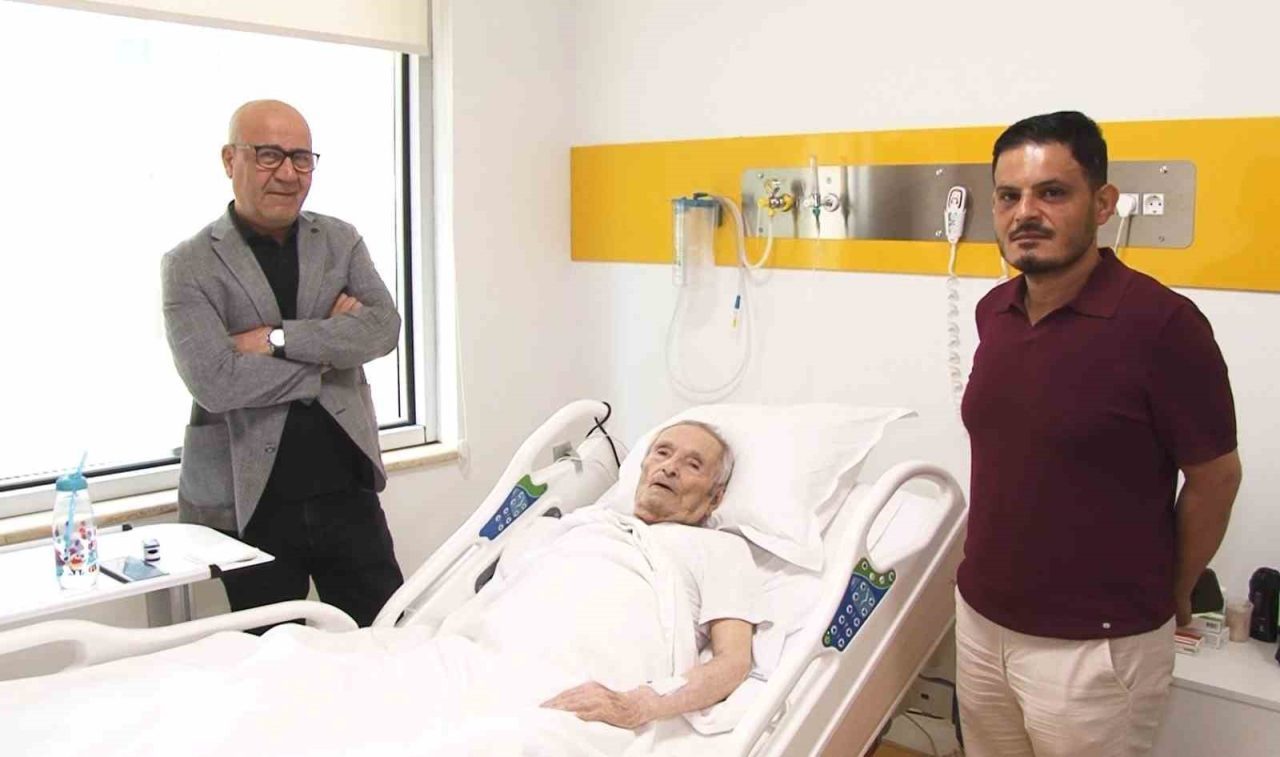 18 yıldır nakil kalbiyle yaşıyor: Üç bypasslı hastaya riskli pil operasyonu