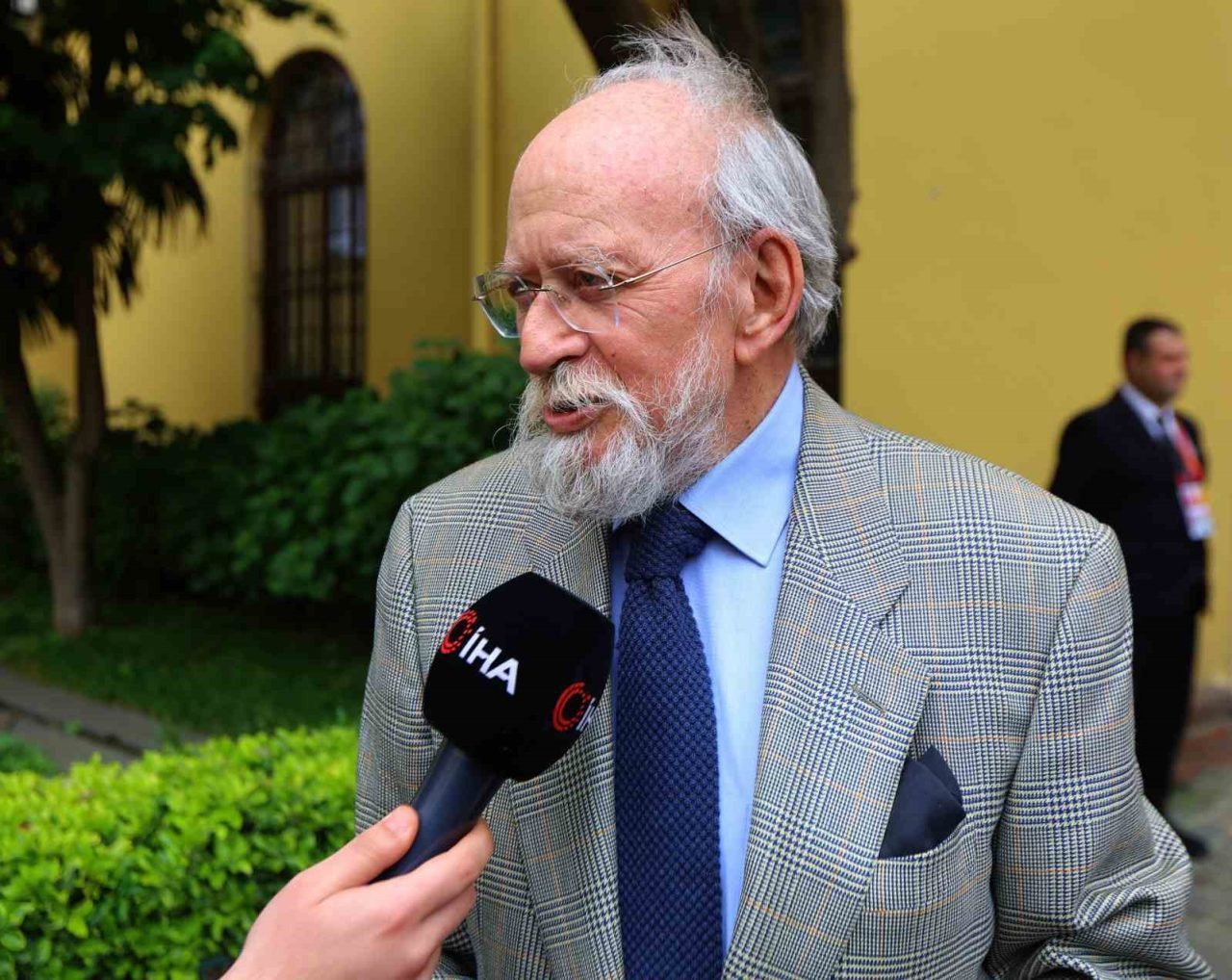 Alp Yalman: “Dursun Özbek’in yeri ayrı”