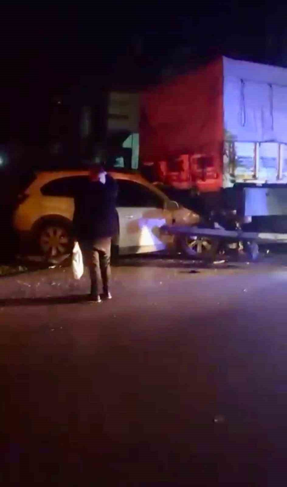 Ankara’da tıra arkadan çarpan otomobilin sürücüsü ağır yaralandı
