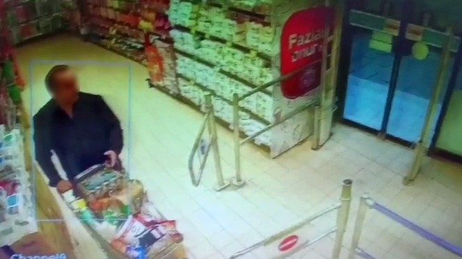 Arnavutköy’de 10 bin TL’lik market hırsızlığı kamerada