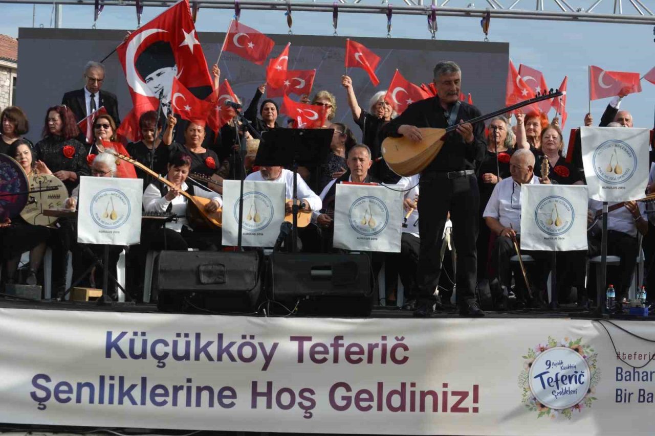 Ayvalık Teferic Şenlikleri’nden türküler yükseldi