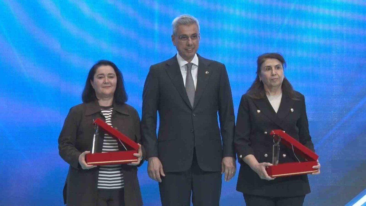 Bakan Memişoğlu: “Hemşire ve ebe sayımızı 330 binin üzerine çıkardık”