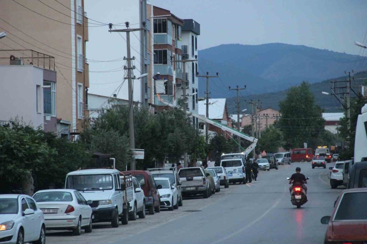 Bayramiç’te inşatta elektrik akımına kapılan işçi ağır yaralandı