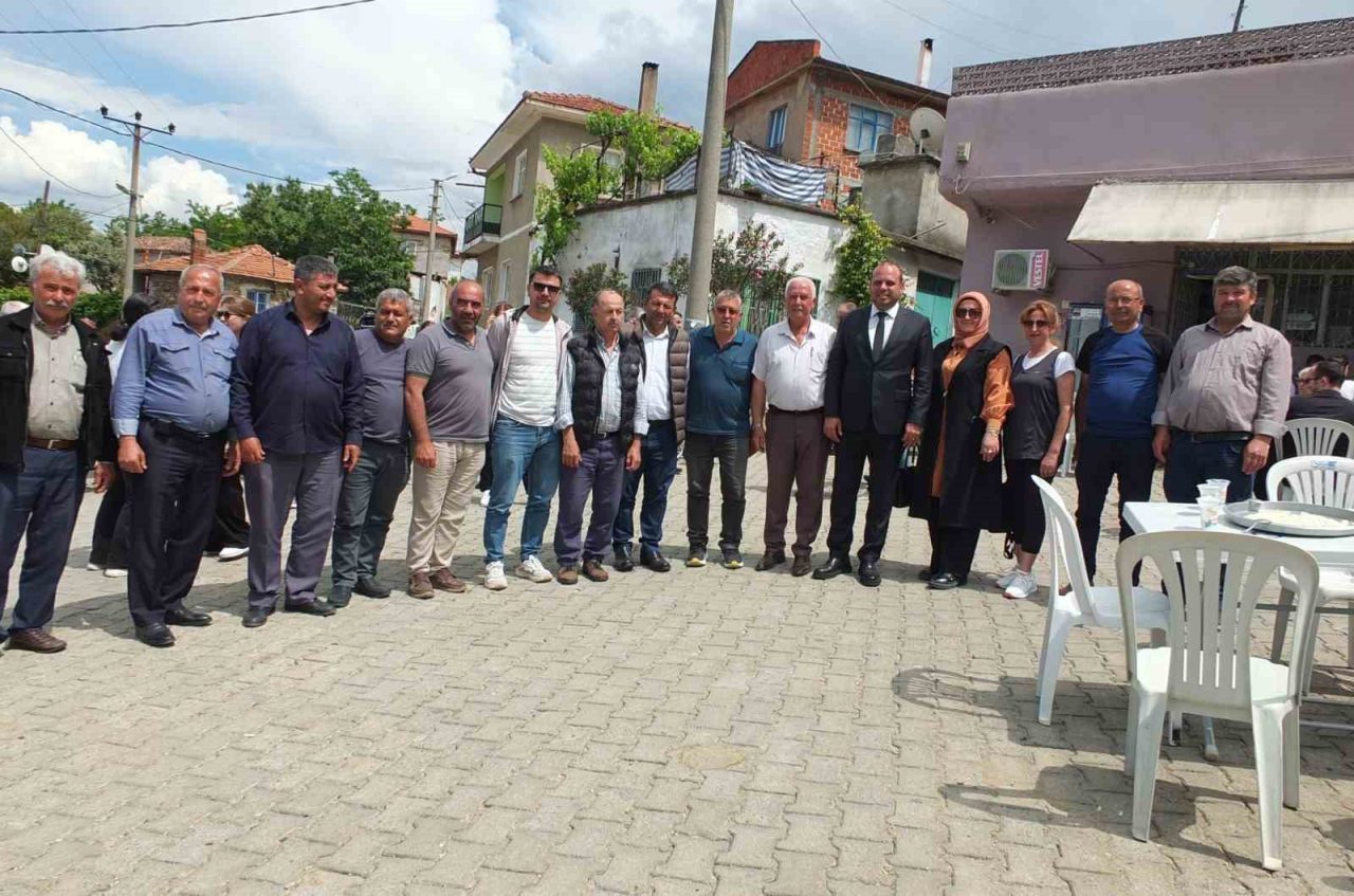 Burhaniye de geleneksel Ağacık Hayrı yüzlerce insanı buluşturdu