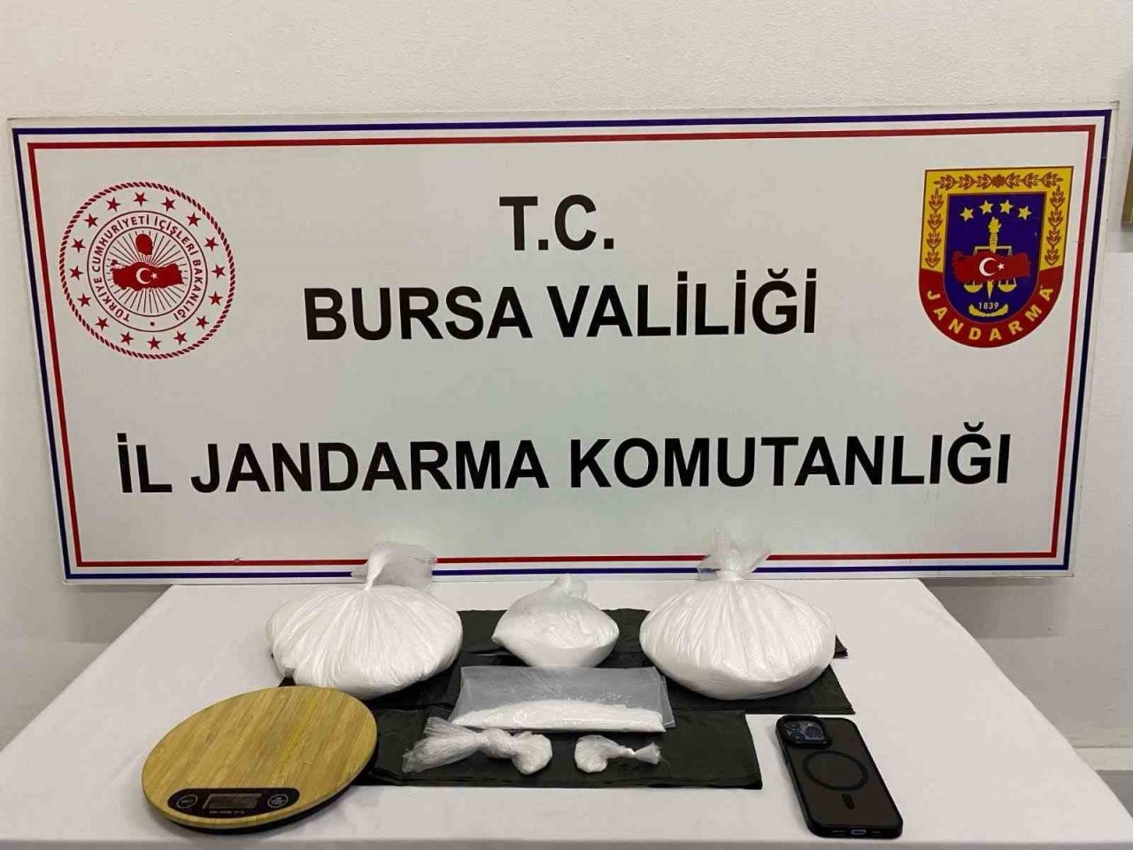 Bursa’da jandarmadan uyuşturucu operasyonu: 2 kilo 355 gram metamfetamin ele geçirildi
