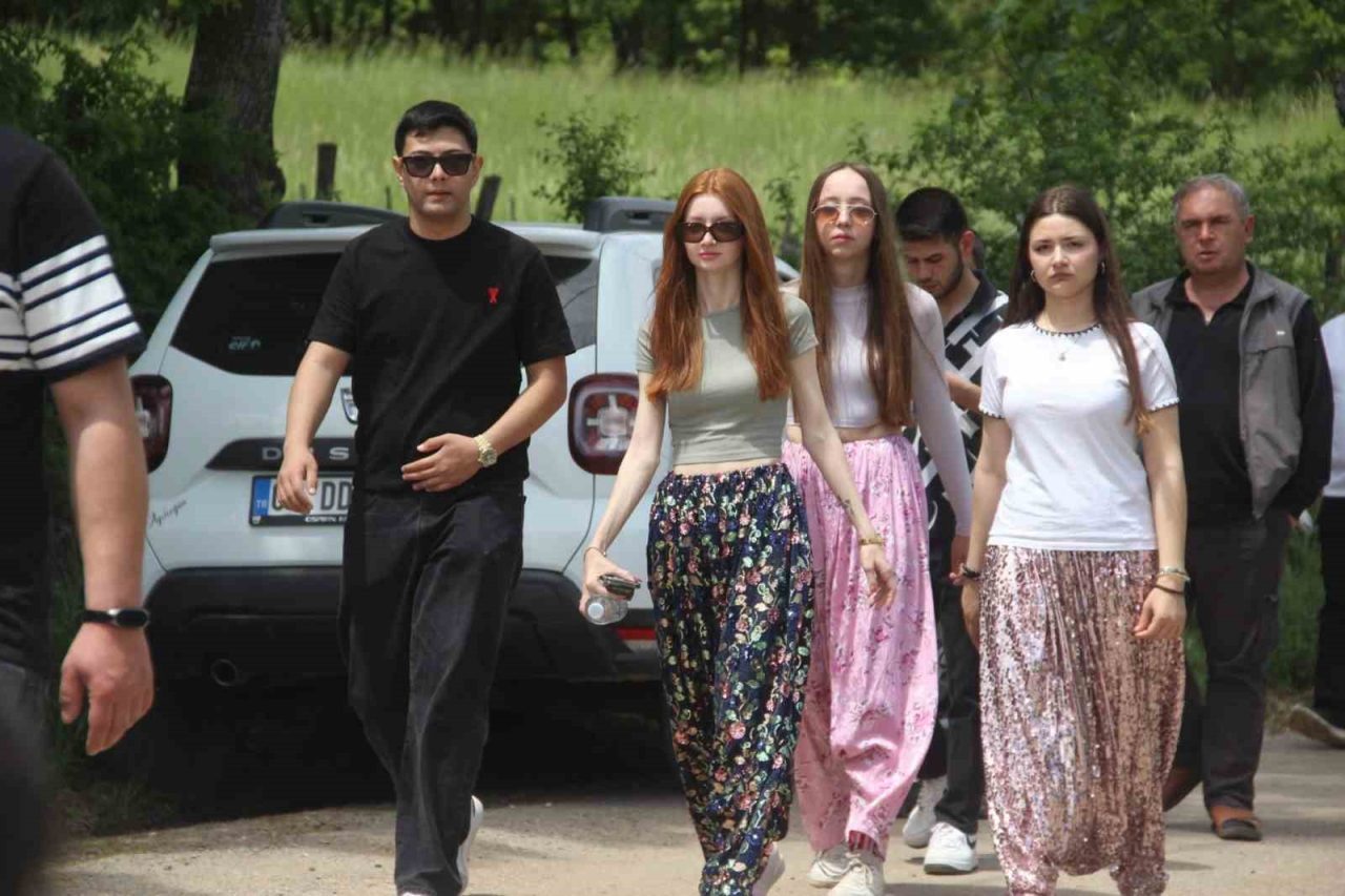 Çanakkale’de o sokaktan geçenler hayatının aşkını buluyor