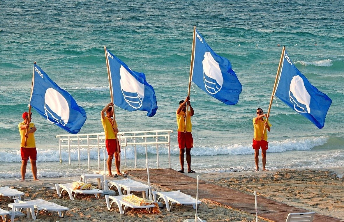 Çeşme’de 13 plaj ve 2 marinada Mavi Bayrak dalgalanacak