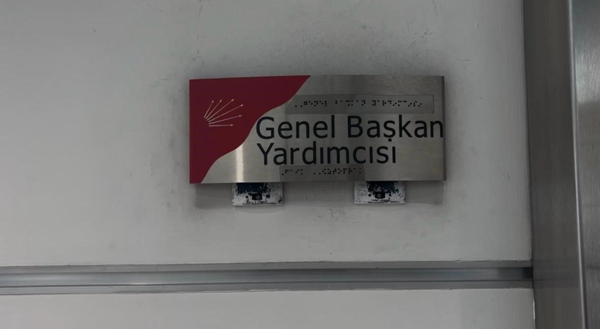 CHP’de tahliye sonrası temizlik çalışmaları devam ediyor