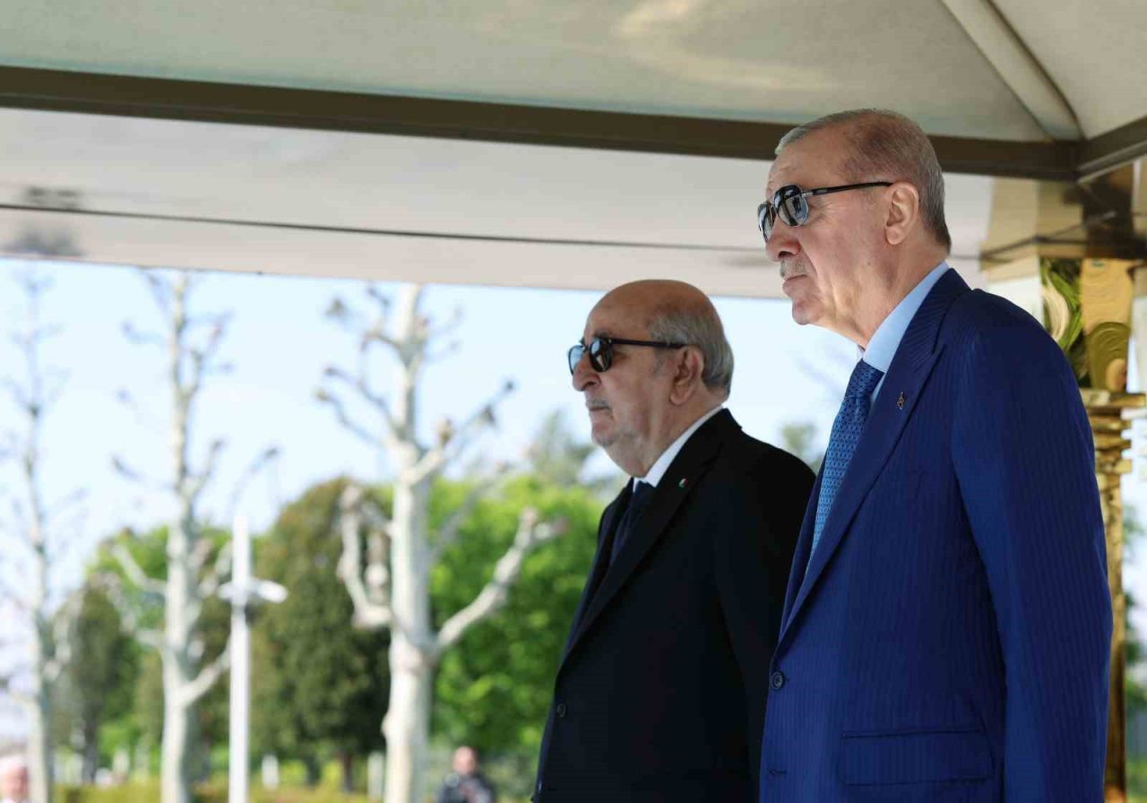 Cumhurbaşkanı Erdoğan: “Türkiye ve Cezayir olarak bölgemizin barış ve güvenliğini çok ciddi şekilde tehdit eden şiddet sarmalının sona erdirilmesinde ortak tutuma sahibiz”