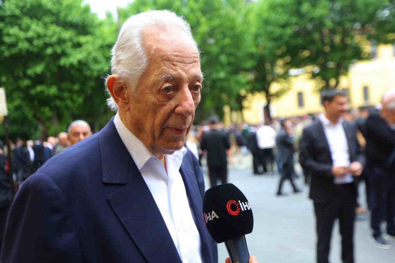 Faruk Süren: “Dursun Özbek’e destek olmamız, yardımcı olmaya çalışmamız lazım”