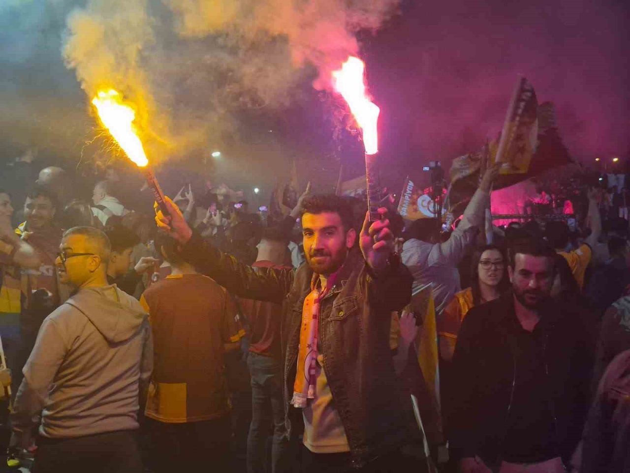 Galatasaray’ın şampiyonluğu Ankara’da zurna ve halaylar eşliğinde kutlandı