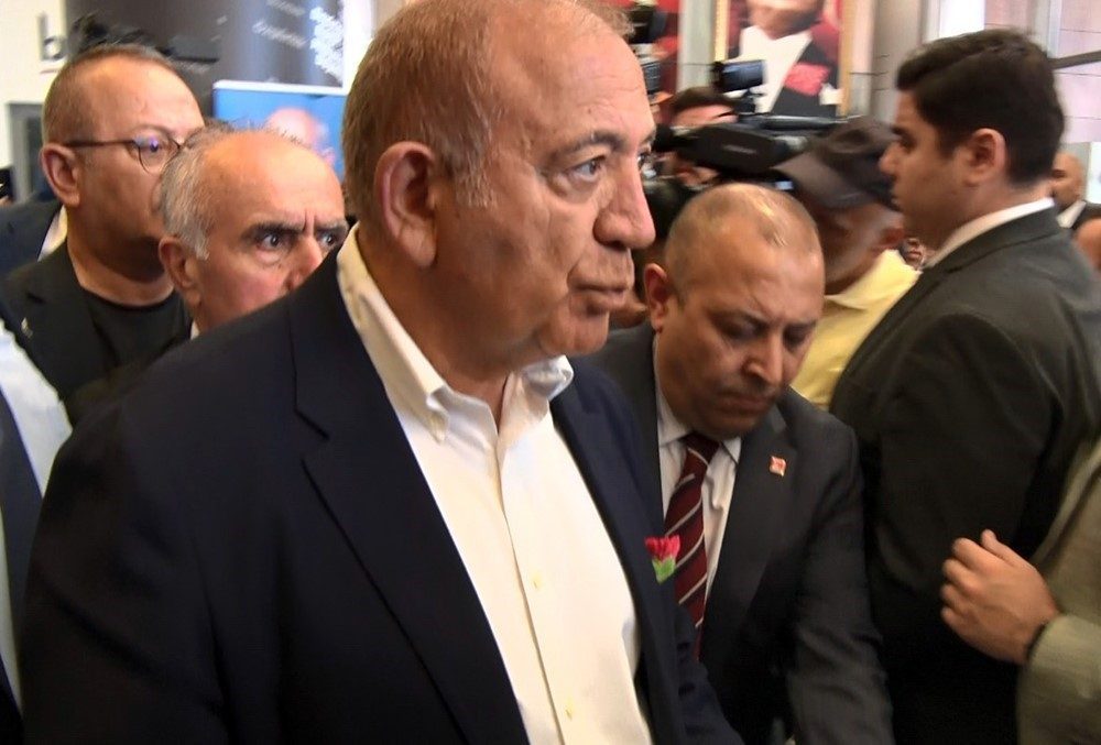 Gürsel Tekin: “Gerek Özgür Özel gerek bizler gerek Kemal Kılıçdaroğlu, hepimizin varlık sebebi Cumhuriyet Halk Partisidir”