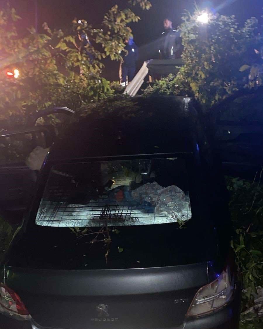 İnegöl’de otomobil tarlaya uçtu: 4 yaralı