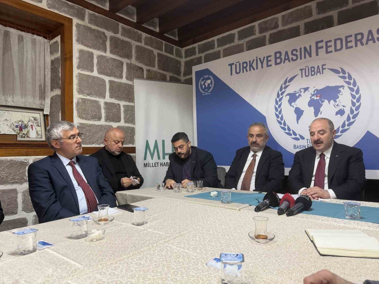 Mustafa Varank: “Şu anda partinin bütün dizaynını Özgür Özel’e göre yapıyorlar”