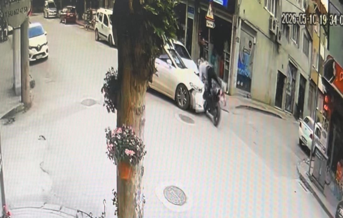 Otomobil ile motosiklet kafa kafaya çarpıştı: 1 yaralı