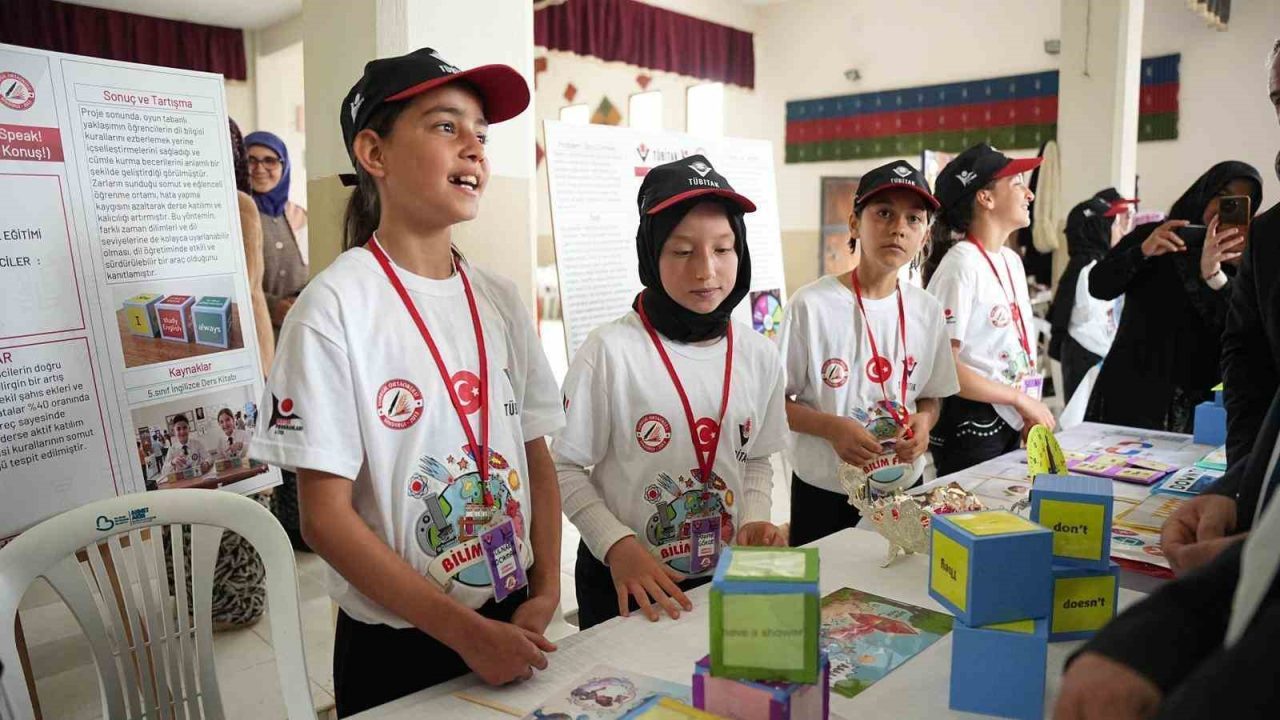 Sındırgı’da kırsal mahallede bilim fuarı heyecanı