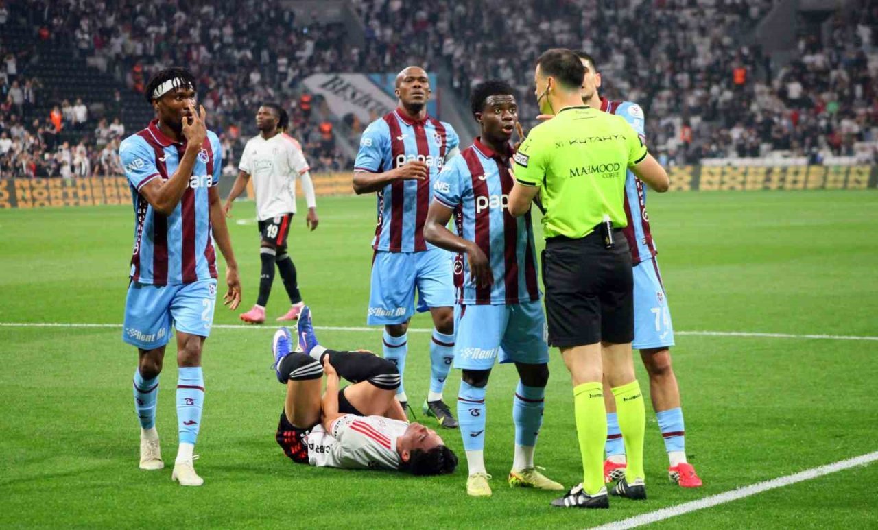 Trendyol Süper Lig: Beşiktaş: 1 – Trabzonspor: 1 (İlk yarı)