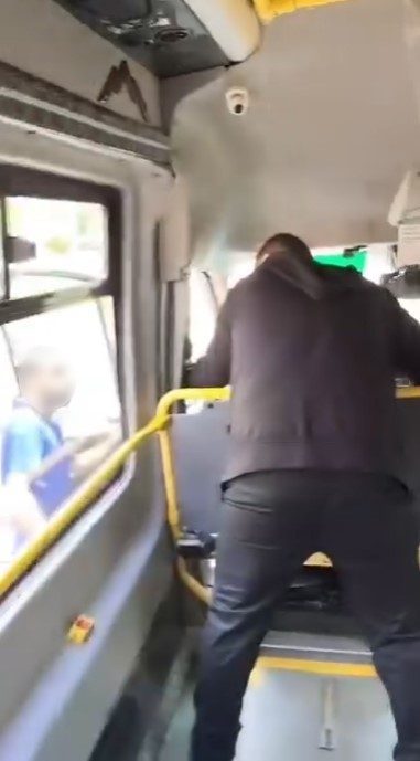 5 TL’lik eksik ödeme yüzünden minibüs karıştı