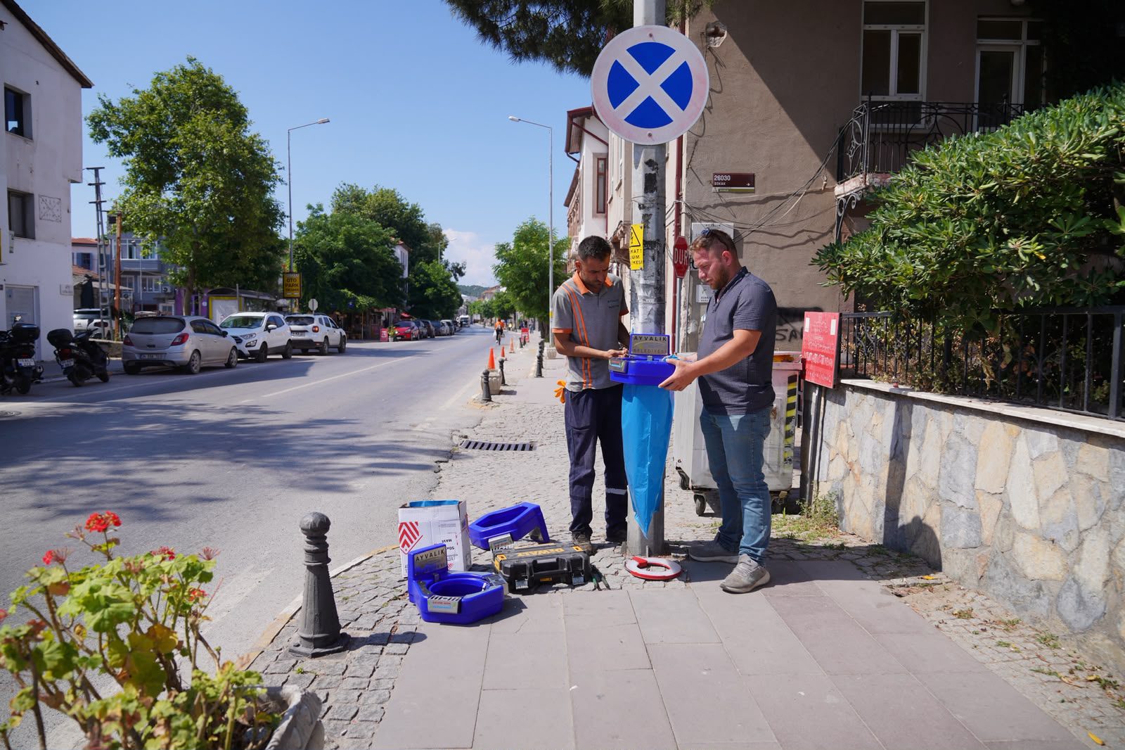 Ayvalık’ta yeni nesil şeffaf çöp potası dönemi…