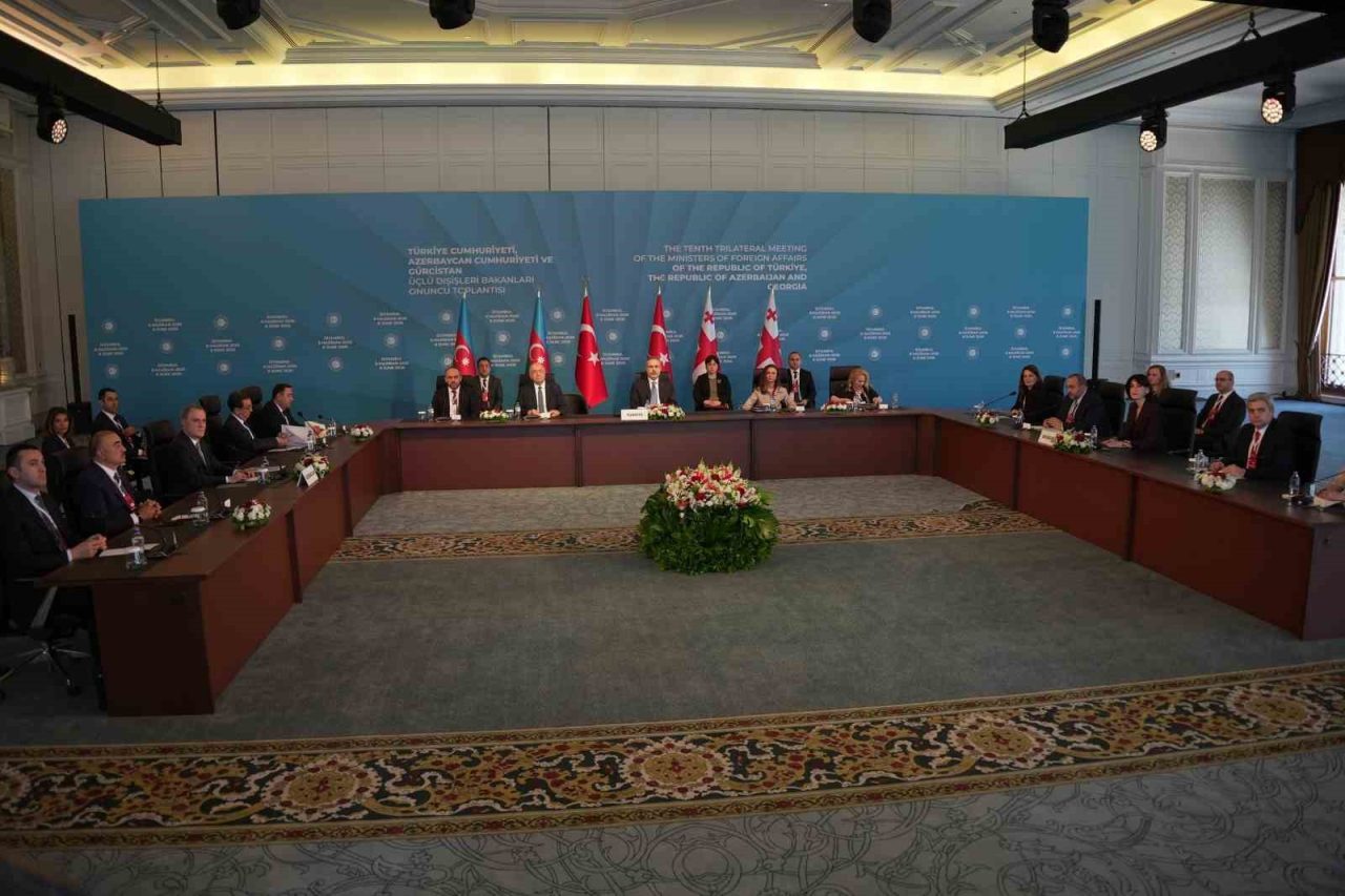 Azerbaycan ve Gürcistan Dışişleri Bakanları’ndan b