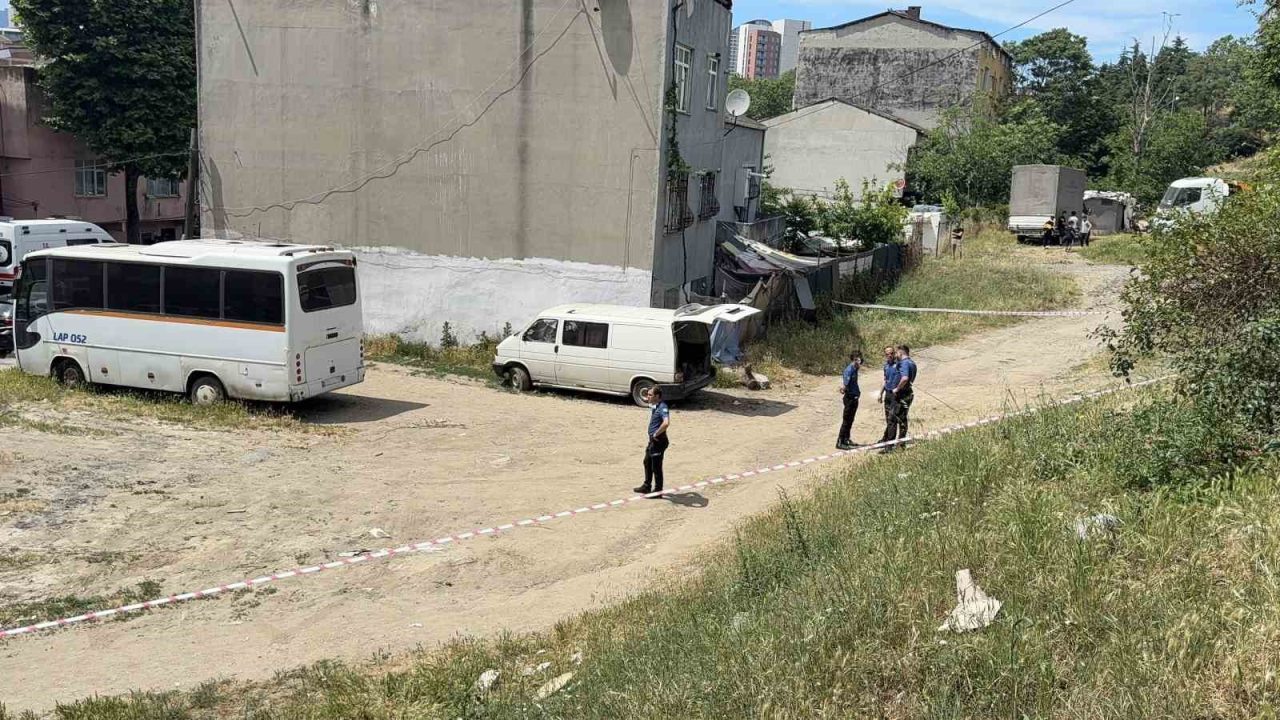 Bağcılar’da mahalledeki kokuyu kanalizasyon zannet