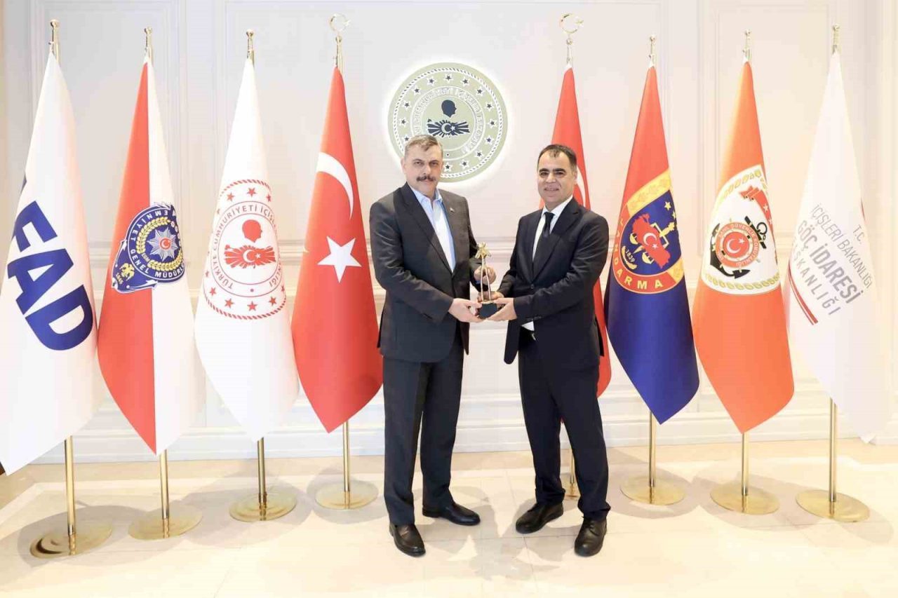 Bakan Çiftçi, Türkiye Haber Kameramanları Derneği Başkanı Ak