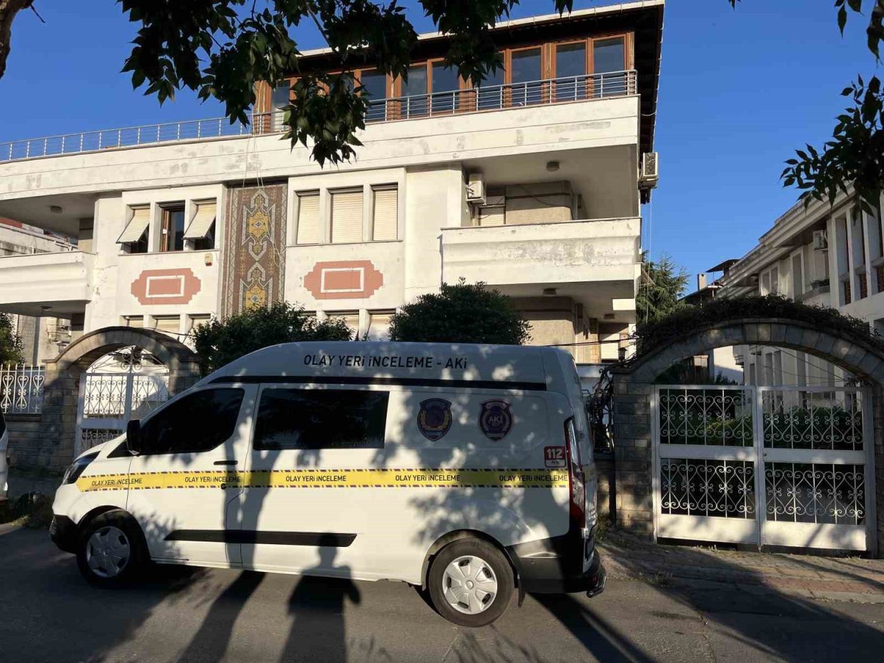 Bakırköy’de bir villada ağabey tartıştığı kardeşini silahla 