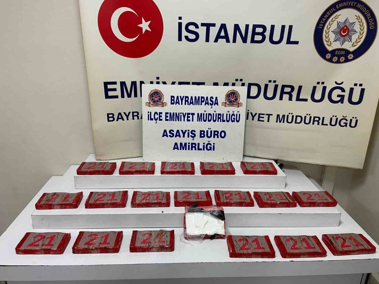 Bayrampaşa’da bir araçta 20 kilo kokain bulundu