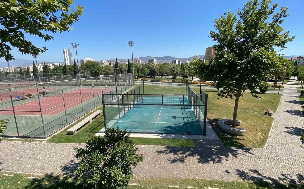 Bostanlı Sahili’ne yeni padel kortları geliyor