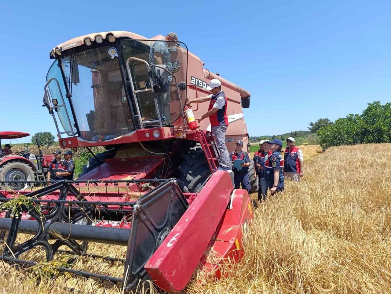 Çanakkale’de orman yangınlarına karşı biçerdöver d