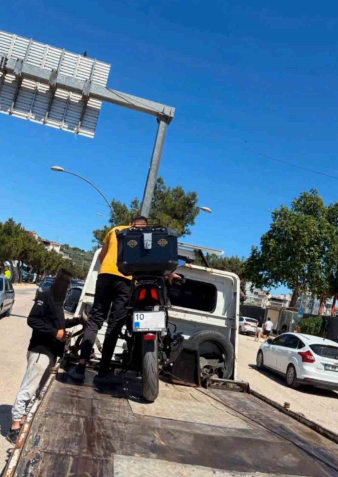 “Dur” ihtarına uymadı, ehliyetsiz çıktı: 240 bin lira ceza yedi