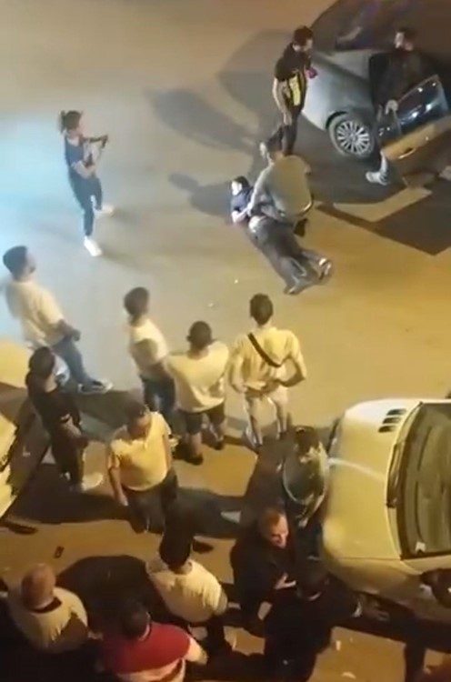 “Dur” ihtarına uymadı, polis ekiplerinin üzerine araç sürdü: